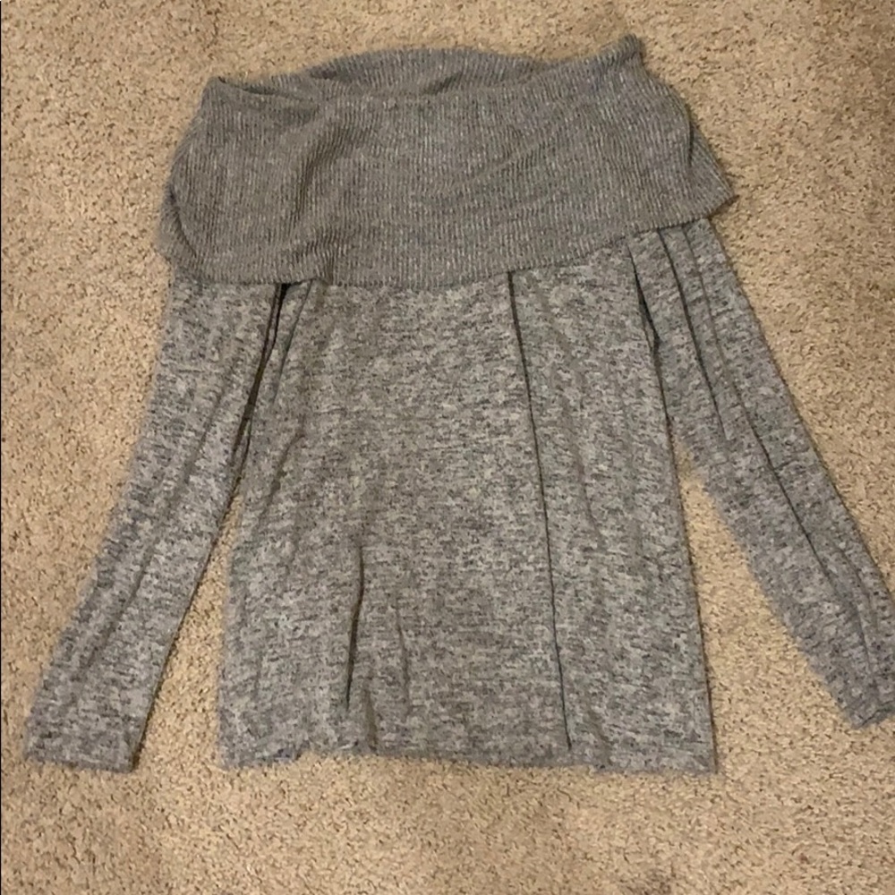 Maurice’s Off the Shoulder Gray Sweater Size M